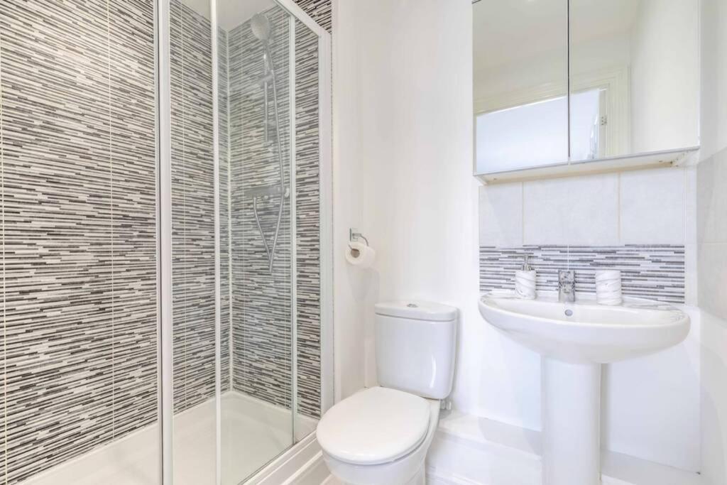 2 Bed & 2 Bath Cosy Apartment Slough- Free Parking Luaran gambar