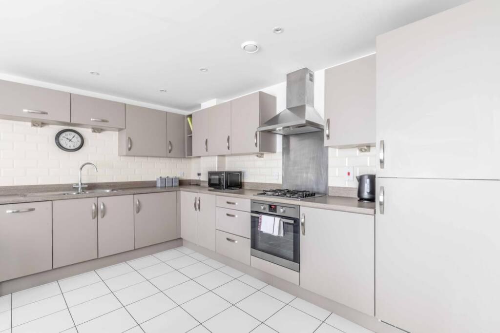 2 Bed & 2 Bath Cosy Apartment Slough- Free Parking Luaran gambar
