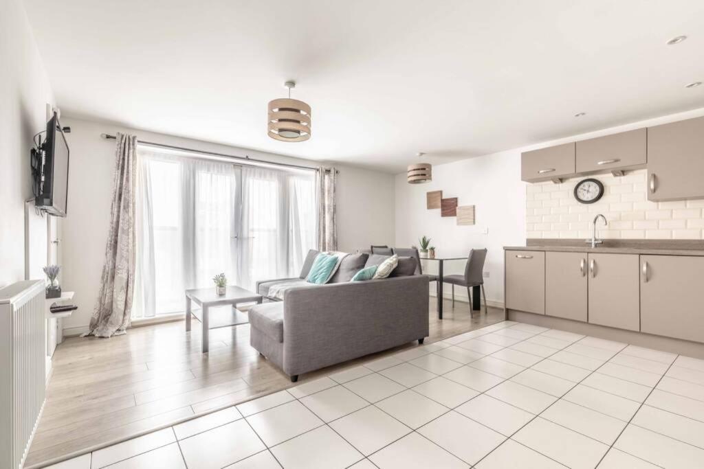 2 Bed & 2 Bath Cosy Apartment Slough- Free Parking Luaran gambar