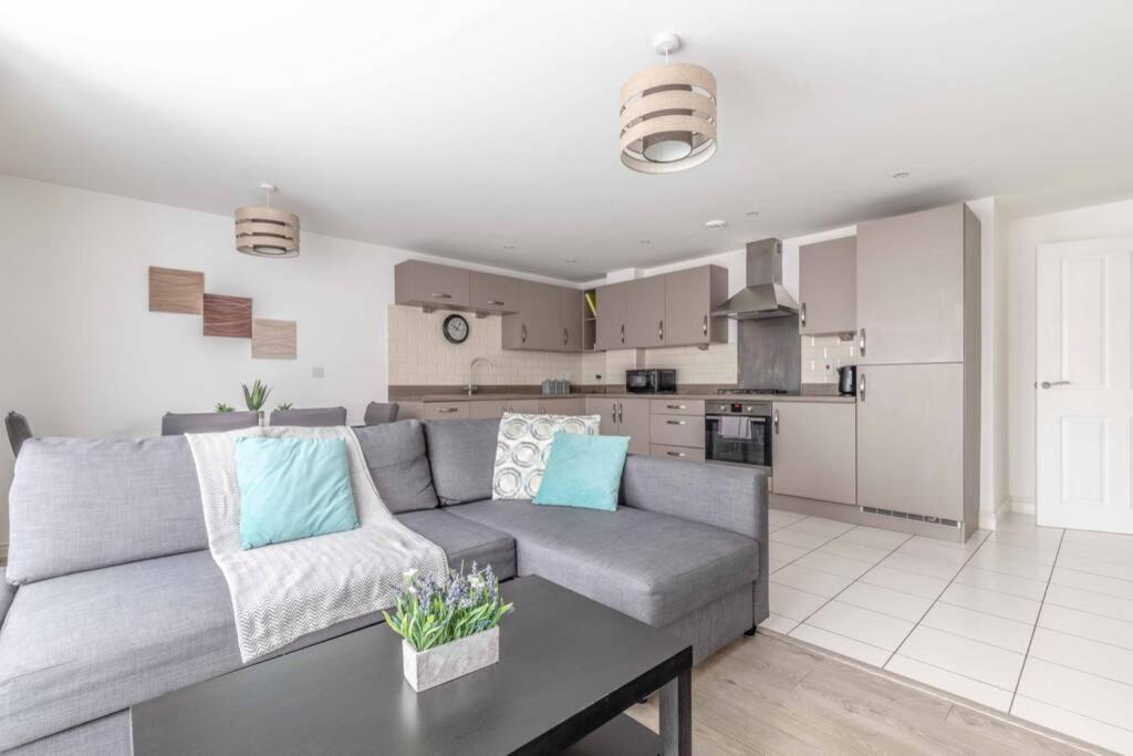 2 Bed & 2 Bath Cosy Apartment Slough- Free Parking Luaran gambar