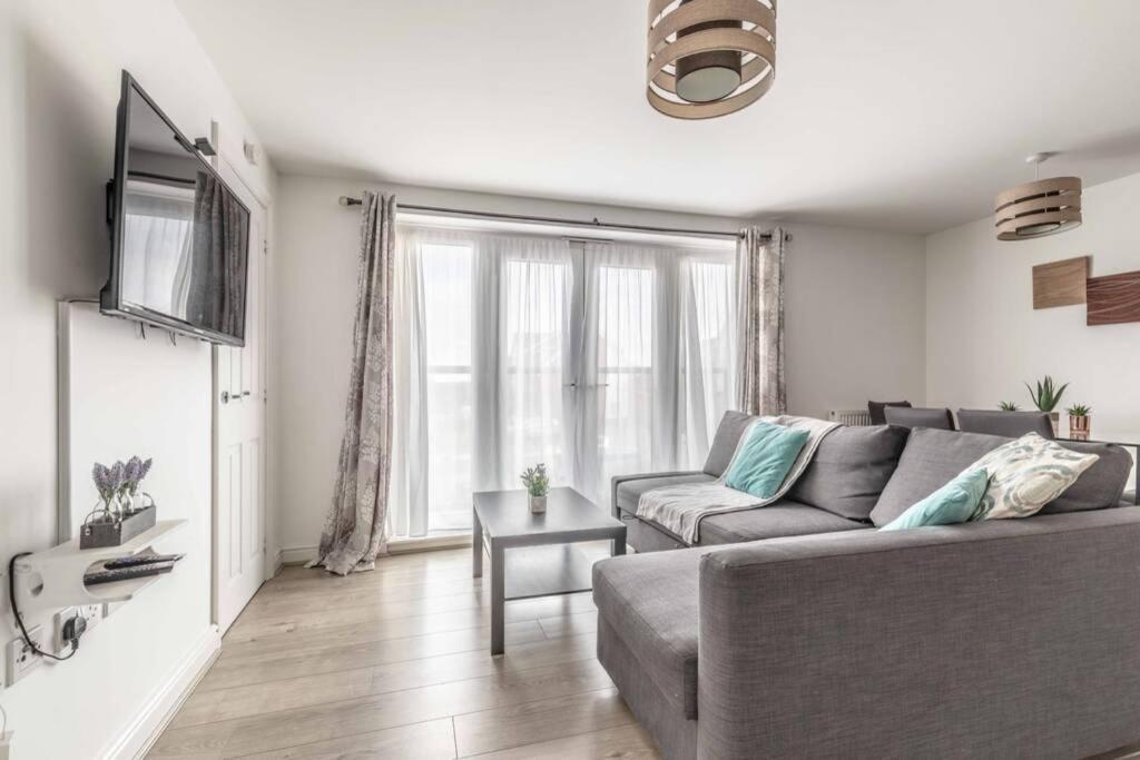 2 Bed & 2 Bath Cosy Apartment Slough- Free Parking Luaran gambar