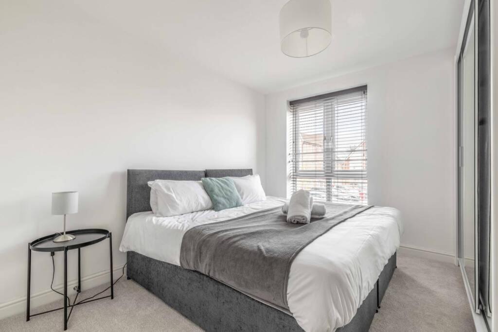 2 Bed & 2 Bath Cosy Apartment Slough- Free Parking Luaran gambar