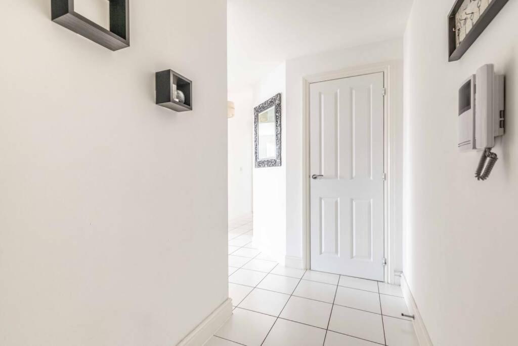 2 Bed & 2 Bath Cosy Apartment Slough- Free Parking Luaran gambar